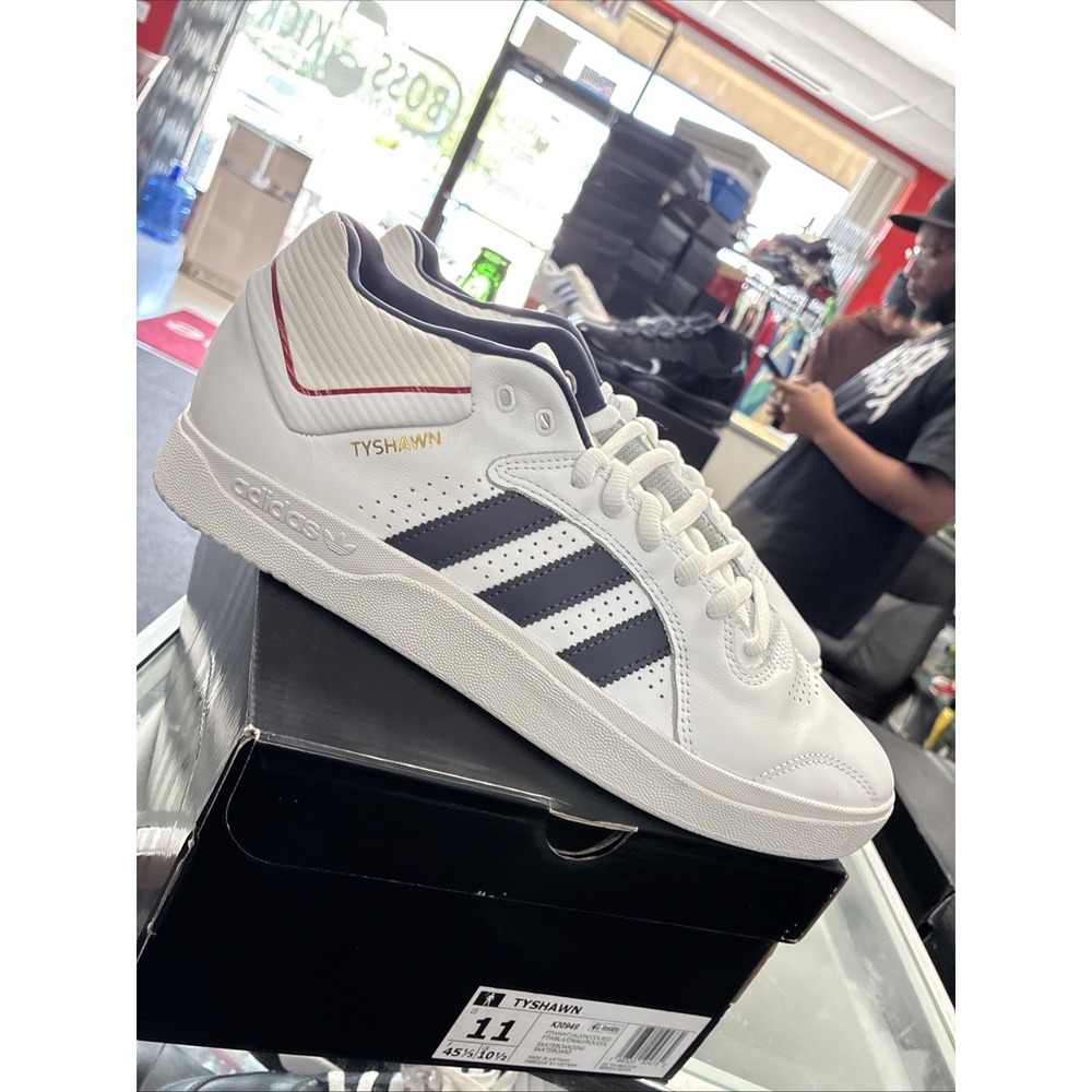 ADIDAS TYSHAWN SKATEBOARDING MENS SZ 11 WHT BLUE COL RED NIB KJ0949